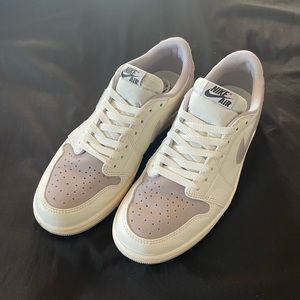 Nike Jordan 1 Low Atmosphere Size Mens: 9.5